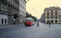 Wien Wiener Stadtwerke-Verkehrsbetriebe (WVB) SL 5 (L3 467 (Lohnerwerke 1958; Umbaus aus L2 2548)) II, Leopoldstadt, Rauscherstraße / Nordwestbahnstraße im Juli 1977. - Scan eines Diapositivs. Kamera: Leica CL.