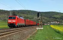 152 009-7 rollt am 28.04.12 mit einem kurzen, gemischtem G�terzug durch die bl�hende Rapslandschaft bei Ludswigsaum�hle Richtung Bad Hersfeld.