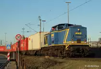 V 1201 der MWB rangiert am 23.03.12 einen Containerzug in Hamburg-Waltershof.