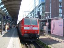 146 115-1 wartet am 25.06.06 in der Mittagszeit mit ihrem Doppelstockzug auf weitere Fahrg�ste die in Freiburg zusteigen m�chten. Sie ist bereits seit Basel SBB auf der Fahrt nach Offenburg die sie in ca. Einer Stunde vollendet hat. 
