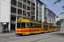 Be 4/8 mit der Betriebsnummer 235 und der Be 4/6 227 auf der Linie 10 an der Haltestelle Heuwaage. Die Aufnahme stammt vom 29.06.2012. 
