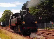 Zum Wasserfassen ist die T 13 hier gerade unterwegs......sie umf�hrt auf dem Gleis den Zug, den sie ebend aus Hille nach Minden gef�hrt hat...Sonntag 8.7.2012
