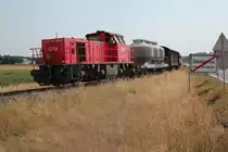 Eine 2070 bringt einen G�terzug von Mannersdorf nach G�tzendorf an der Ostbahn, aufgenommen kurz vor der Einfahrt Bahnhof G�tzendorf, Juni 2012