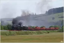 555 3008 & 556 036 fahren mit dem Fotog�terzug Sv 31219 von Vr�tky nach Kremnick� Bane.
Horn� Stubna 3.6.2012