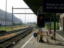 ...hinten ist noch ein stillgelegtes W�rterstellwerk zu sehen. Der Bf wird von Karlsruhe gesteuert.