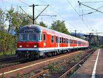Ein Karlsruher Steuerwagen DBbzf am 09.05.06 bei der einfahrt in den Bf Goldsh�fe. Ziel der RegionalBahn 37163 ist Donauw�rth.