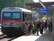 5047 078-0 als R3481 mit starkem Fahrgastaufkommen, trotzdem steht diese Bahnstrecke auf der  Schliessungsliste ! Bhf. RIED i.I. 2006-06-26