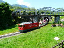 Swiss Vapeur Parc .Bouveret  -  Modell einer E-Lok der Matterhorn Gotthard Bahn unterwegs auf dem Areal von Swiss Vapeur Parc am 23.06.2012