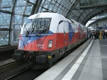 Nicht nur vor dem Berlin-Warszawa-Express kommen die polnischnen Husarzlok nach Berlin,seit Juni 2012 bespannen die Loks auch den EC 54/55 von und nach Gdynia.Am 14.Juli 2012 fotografierte ich die 5 370 006 mit dem EC 55 von Berlin Hbf nach Gdynia Glowna im Berliner Hbf.Diese Zugverbindung gab es bereits schon einmal nur fuhr damals der Zug ber Angermnde,Szczecin nach Gdynia.