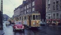 København / Kopenhagen Københavns Sporveje (KS) SL 10 (Großraumtriebwagen 532) København V, Vesterbro, Enghave Plads am 9. Oktober 1968. - Scan eines Diapositivs. Kamera: Canon Canonet QL 28.