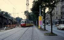 Wien Wiener Stadtwerke-Verkehrsbetriebe (WVB) SL 8 (E1 4542 (Bombardier-Rotax 1975))  XVI, Ottakring, Lerchenfelder Gürtel / Menzelgasse im Juli 1977. - Scan eines Diapositivs. Kamera: Leica CL.