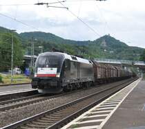 ES 64 U2-099 MRCE Dispolok-TXL fhrt am rechten Rhein mit einem Coilzug durch Knigswinter.Bild entstand am 12.7.2012