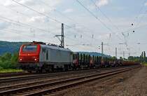 Prima E 37 518 der CB Rail (9187 0037 518-4 F-CBR) zieht einem Gterzug am 04.07.2012 bei Unkel in Richtung Sden. 