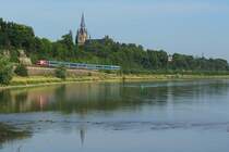 Der EC 171 ist bei Dresden-Briesnitz am 29.6.2012 mit der 101 109 bespannt und hat mit dem Ziel Budapest noch viele Kilometer vor sich