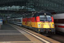 5 370 005  Deutschland  mit dem EC 43  Berlin-Warszawa-Express  von Berlin Hbf nach Warszawa Wschodnia, bei der Ausfahrt aus dem Berliner Hbf. 16.07.2012