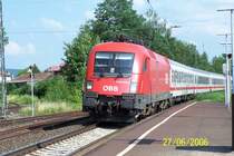 Am 27.06.2006 wurde der IC 328  Alpenland  Mittenwald - Dortmund von der  1116 049-6 der �BB bef�rdert, die in Kahl/Main abgelichtet wurde. 