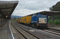 V 100-SP-004  Marielle  mit einem Bauzug am 07.10.2011 durch Kreiensen