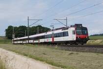 RBDe 560 262-9 erreicht am 17.6.12 mit dem Regio 6833 Niederbipp.