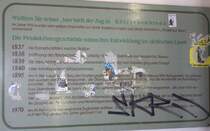   Wuten Sie schon hier hielt der Zug  in Ktzschenbroda .. 
Nach der malermigen Instandsetzung wurde diese Infotafel  nach 1970 angebracht und informierte die Reisenden, heute ist sie hinter einer klemmenden , halboffenen Tr etwas versteckt und wird ihre Bedeutung verlieren, wenn das EG Radebeul West seinen Hausbahnsteig endgltig verloren haben wird.
17.07.12  17:29 Uhr