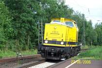 Eine alte Bekannte lie� sich am 27.06.2006 zur �berraschung des Fotografens in Kahl/Main und sp�ter nochmal in Hanau blicken. Es war die V 100.01 von Regio Infra Service (RIS). Das erste Zusammentreffen mit dieser Maschine geschah 2001 in Mulda. Ein weiteres Mal konnte ich diese Maschine 2003 an gleicher Stelle sichten. RIS hat in Sachsen verschiedene Strecken, wie Freiberg - Mulda - Holzhau, von der DB Netz gepachtet.