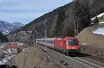 1216 020 mit einem Brenner Eurocity am 10.03.2012 bei Wolf am Brenner