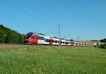 R 3976 bestand am 18.07.2012 aus den Garnituren
4024 056 + 008 + 050. Das Bild entstand in Wartberg an der Krems.