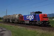 Am 843 052-2 zieht am 22.6.12 zwei Tankwagen von Nyon Richtung Gland.