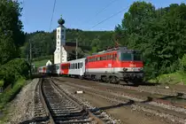 1142 620 mit einem REX nach Passau Hbf am 14.07.2012 bei der Ausfahrt in Wernstein am Inn.