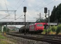 145 CL 012 der HGK zieht am 18. Juli 2012 einen Kesselwagenzug �ber Gleis 4 aus Kronach in Richtung Saalfeld heraus.