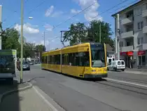 Essen: Stra�enbahnlinie 105 nach Rellinghausen Finefraustra�e am S-Bahnhof Essen S�d.(3.7.2012)
 
