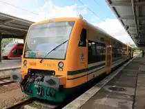 VT 650.77 mit VT 650.67 als OE 79269 (Linie OE 25)  der Ostdeutsche Eisenbahn GmbH steht am 19. Juli 2012 im Bahnhof Berlin Lichtenberg  zur Fahrt nach  Werneuchen bereit.
