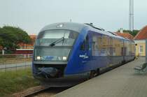 Siemens-Desiro Triebwagen  Anna Ancher  der Nordj�ske Jernbaner -Abfahrbereit im Bahnhof Skagen in Richtung Frederikshavn.
Die NJ betreibt im Norden J�tlands auf den Strecken Frederikshavn-Skagen (40 Km, ehemals Skagenbaner), und Hj�rring-Hirtshals (17 Km, ehemals Hirtshalsbaner)bei einem Fahrgastaufkommen von ca.  1 Mio Passagieren,sieben dieser nach K�nstlern der Region benannten Triebwagen.