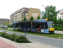 TW 104 in der T�pferstra�e, am rechten Bildrand ist ein St�ck vom Nordh�user Theater zu erkennen, welches liebevoll restauriert wurde. 03.06.2006