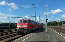 Die 225 023-1 fuhr am 21.07.2012 mit einer weiteren 225 und einem Gterzug durch Wanne-Eickel Hbf.