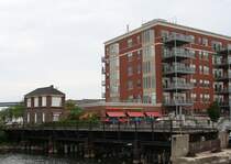 21.7.2012 Milwaukee, WI. Stillgelegtes Stellwerk an einem Anschlussgleis. 