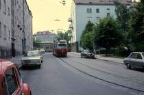 Wien Wiener Stadtwerke-Verkehrsbetriebe (WVB) SL 10 (E 4437 (Lohnerwerke 1963)) XVII, Hernals, Dornbach, Lascygasse im Juli 1977. - Scan eines Diapositivs. Kamera: Leica CL.