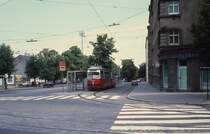 Wien Wiener Stadtwerke-Verkehrsbetriebe (WVB) SL 10 (E 4437 (Lohnerwerke 1963)) XVII, Hernals, Dornbach, Hernalser Hauptstraße / Güpferlingstraße im Juli 1977. - Scan eines Diapositivs. Kamera: Leica CL.
