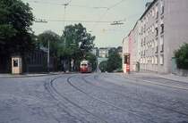 Wien Wiener Stadtwerke-Verkehrsbetriebe (WVB) SL 10 (E 4448 (Lohnerwerke 1964)) XV, Hernals, Dornbach, Güpferlingstraße / Steinmüllergasse im Juli 1977. - Scan eines Diapositivs. Kamera: Leica CL.
