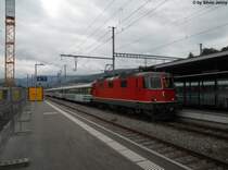 Die Re 4/4'' 11193 erreicht am 20.7.2012 Wattwil mit einem Voralpen-Express aus Luzern. Aufgrund der Bauarbeiten zwischen Liechtensteig und Herisau endet dieser Zug in Wattwil, und wird eine halbe Stunde spter als S4 nach Uznach fahren.