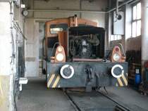 Ausgeschlachtete V 22 von RWZ Raiffeisen in Ebeleben, steht im Lokschuppen. Aufgenommen am 4.7.2012