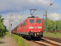 151 104-7 und 151 056-9 mit einem langem Ganzzug Schttgutwagen  nach dem Durchfahren des Bahnhofs Knigs Wusterhausen  in Richtung  Cottbus am 22. Juli 2012.

