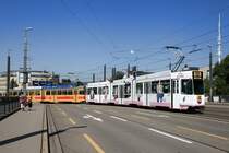Baselland Tw 247 mit Tw 109 biegt vom Peter Merian Weg in die M�nchensteinerstrasse ein, 24.07.2012.