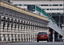 Steinerne Metrobrücke - 

Pont de Bercy mit einem Metrozug der Linie 6. 

18.07.2012 (J)