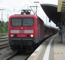 143 362-2 steht am 30. Juli 2012 mit einer Regionalbahn nach Saalfeld (Saale) im Bahnhof Bamberg.