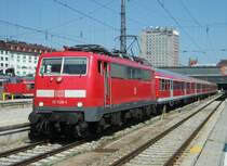 111 026 steht am 27.Juli 2012 mit der RB 59523 nach Garmisch-Partenkirchen im M�nchner Hbf.
