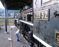 C55 52: Blick dem langen Boiler entlang; auffallend die grossen Triebr�der von 1750 mm Durchmesser. Yoshimatsu, 29.November 2010.