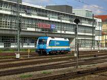 Die 183 002 am 26.08.2008 bei einer Rangierfahrt im Regensburger Hbf.