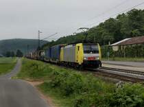 Die ES 64 F4-030 mit einem KLV-Zug am 02.06.2012 unterwegs bei Gambach.