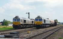 247 058 begegnet am 04.07.12 den mit 247 048 und 247 054 bespannten Kesselwagenzug zum Wackerwerk in T��ling.