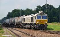 247 048 bespannte am 04.07.12 einen Kesselwagenzug von M�hldorf zum Wackerwerk. Hier durchf�hrt der Zug T��ling.